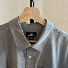 O Neill NWT Gray Light Hybrid Woven Button Up Short Sleeve Shirt Men s Medium