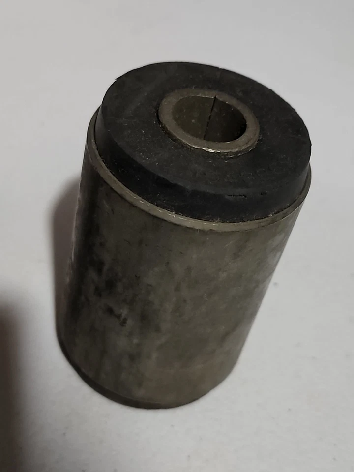 1960 - 74 NOS MOPAR 1948869 后弹簧前衬套 2 英寸 × 3 英寸原始设备制造商 克莱斯勒 PLY X2 — 第 3/4 张图片