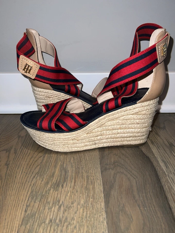 惊人的 Tommy Hilfiger 红色、海军蓝、棕褐色 Yute Espadrilles 坡跟凉鞋 美国 10 码 — 第 2/4 张图片