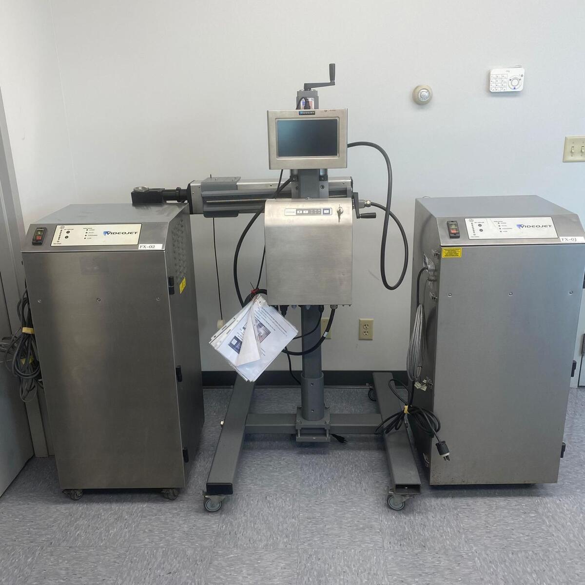 Videojet 3140 CO2 Laser Marking Machine with 2 VideoJet Fume Videojet 3140 CO2 Laser Marking Machine with 2 VideoJet Fume