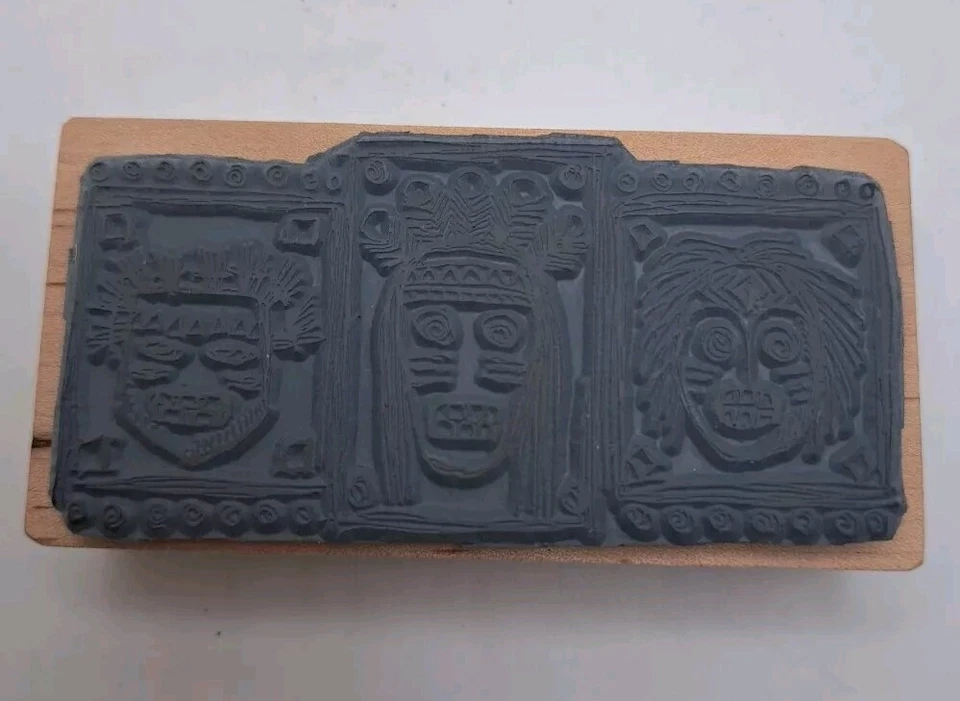 Máscaras tribales magenta jefes indígenas aborígenes montaje en madera sello de goma Canadá Foto 2 de 4