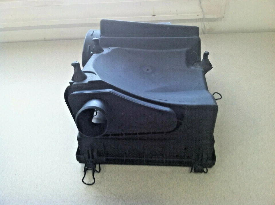 Mercedes-Benz ML320 1998-2003 ~ parte inferior de la caja de admisión de aire ~ A1635050160 ~ pieza OEM Foto 2 de 4