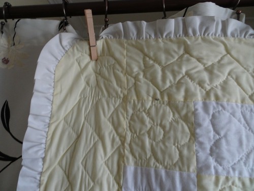 Quilted Baby Blanket-Yellow/White-1960's-Embroidery-Ruffle-Machine Wash/Dry - Picture 3 of 9