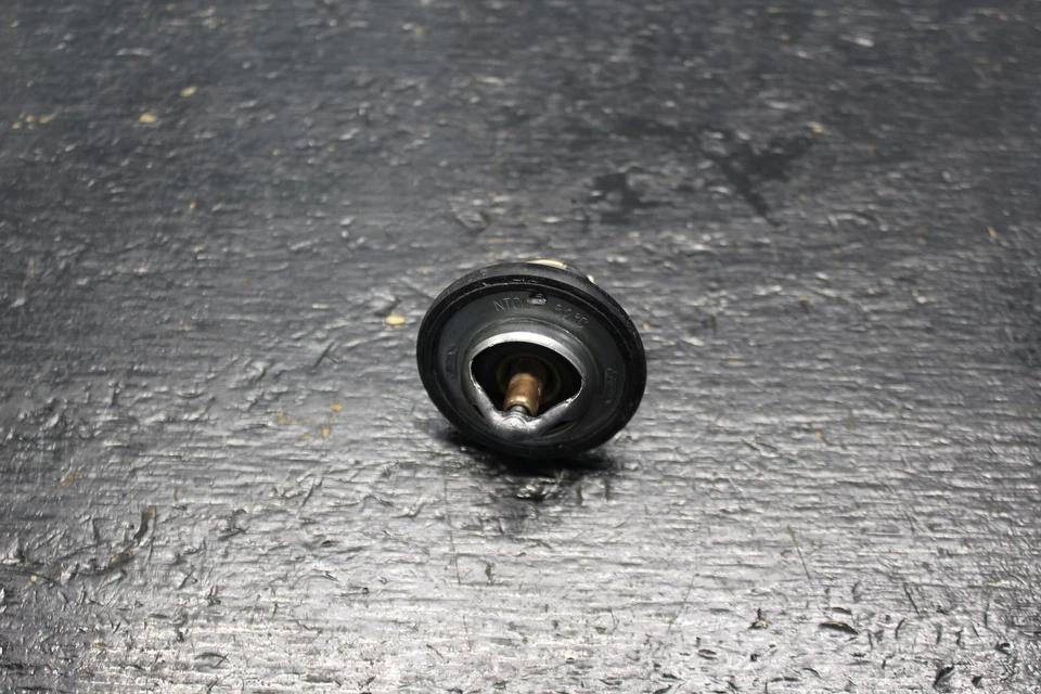 06 - 19 SUZUKI GSXR750 GSXR600 TERMOSTATO CONTROLE DE TEMPERATURA 2006 08 09 11 2011 13 14 - Imagem 3 de 4