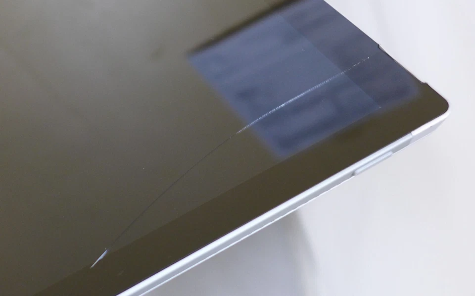 Microsoft Surface pro 3, 13", Silver, i5, 4GB, 128GB-Crack on screen, No OS - Image 3 of 4