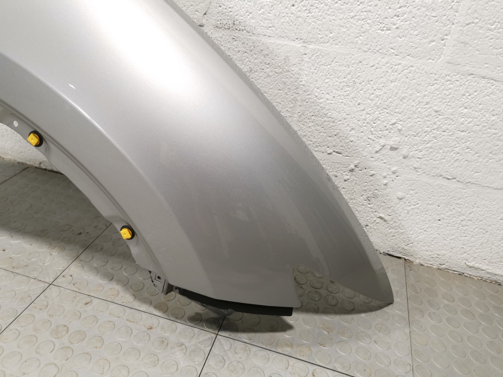 Maserati Levante 3.0 L AWD 2017 Front Right Silver Color Fender Cover OEM