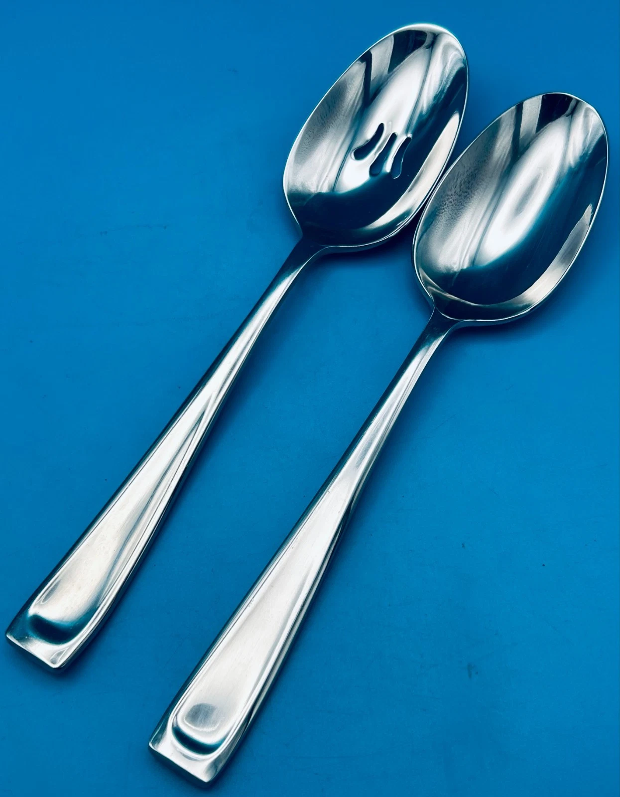 Set of 2 Oneida MODA Serving Spoons Tablespoons Stainless Flatware Silverware
Opens in a new window