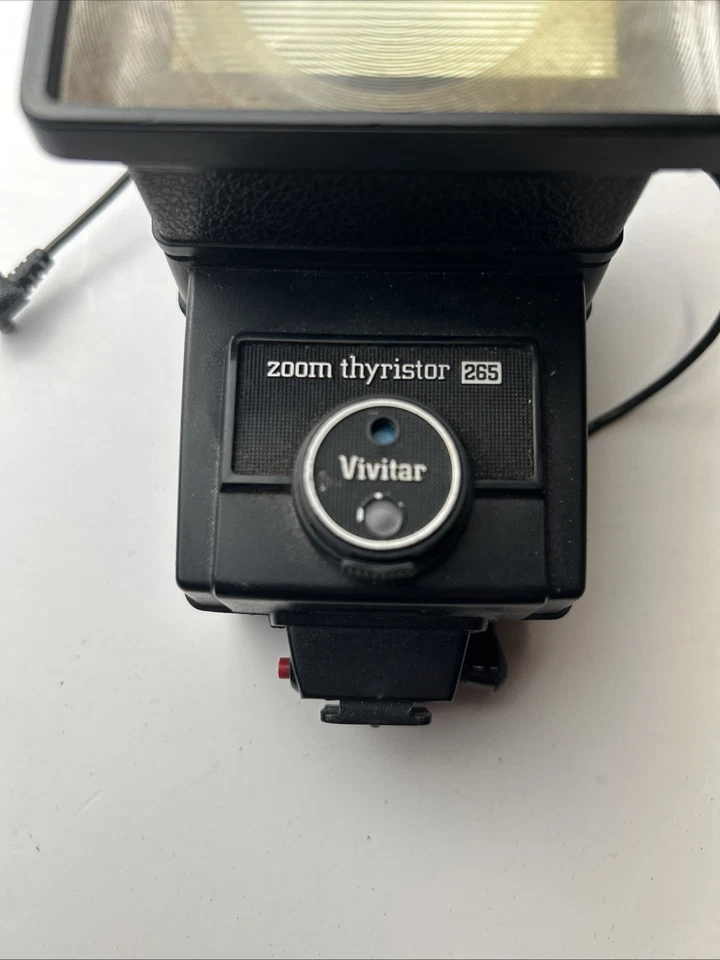 Vivitar Japan 265 Zoom Thyristor Flash With Adapter (B15) - Image 2 of 4