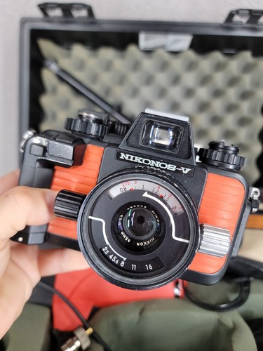 Fotocamera subacquea vintage Nikon Nikonos V 35 mm 1975 kit custodia non testata - Foto 2 di 24