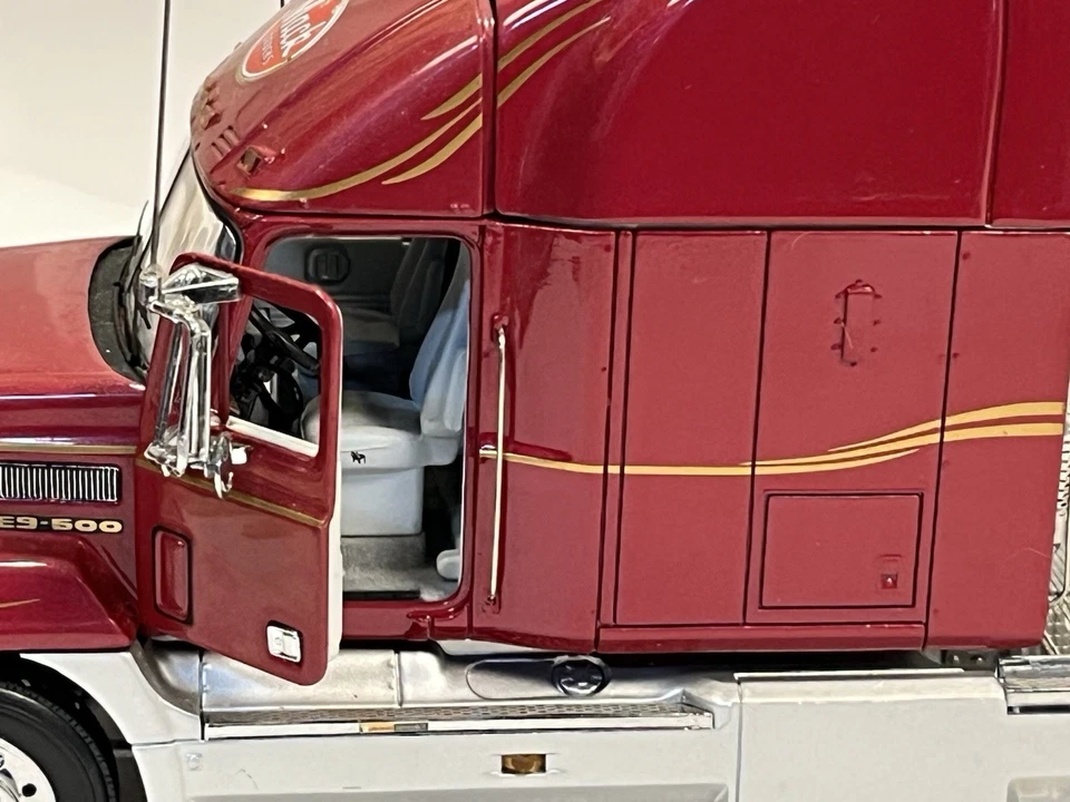 Camión y remolque refrigerado Franklin Mint, 1993 Mack E9-500, rojo escala 1:32 Foto 4 de 4