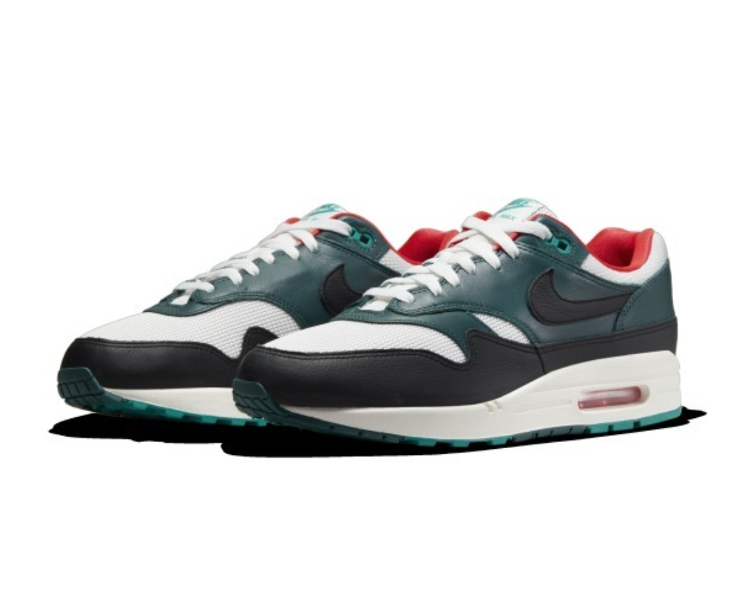NEW Men's Nike LeBron James x Liverpool F.C. x Air Max 1 Shoes