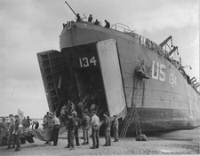 WWII Photo Wounded Evacuated from Normandy Beach Head World War Two WW2 / 1881