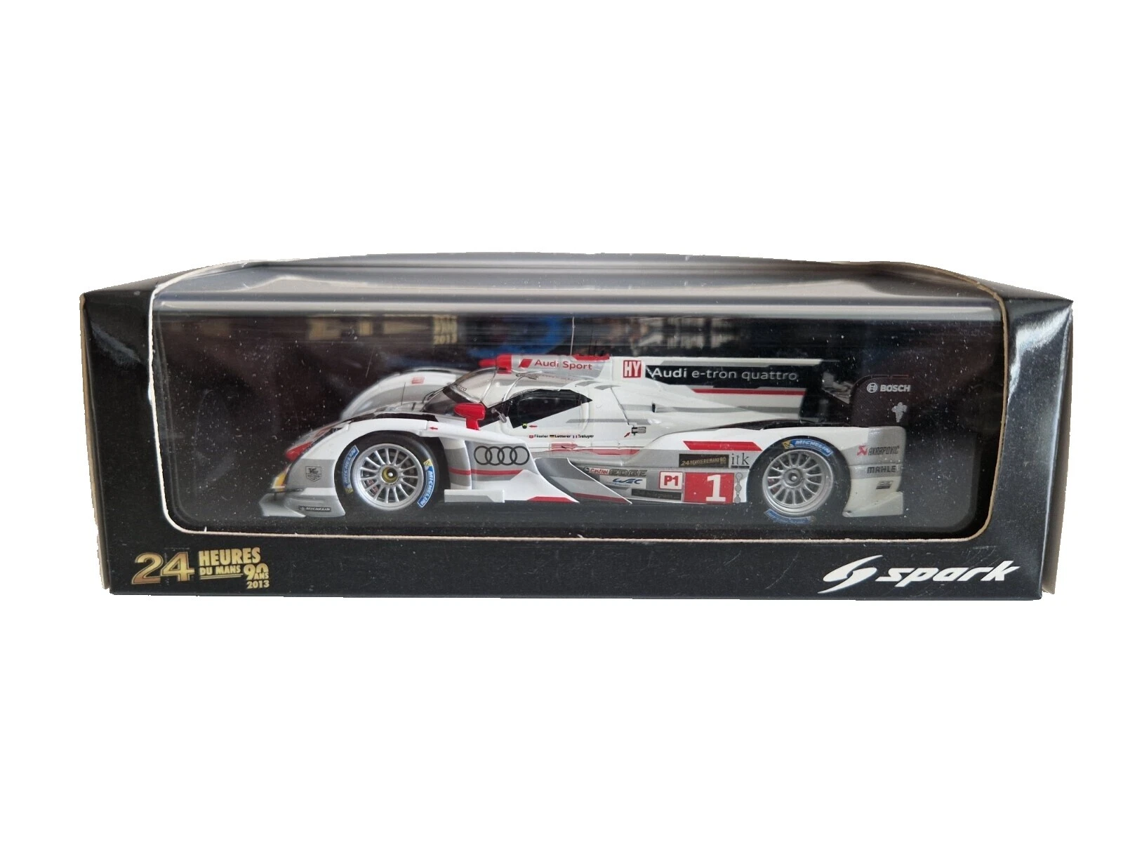 Autos de carrera Diecast Spark Audi 2013 año del vehículo