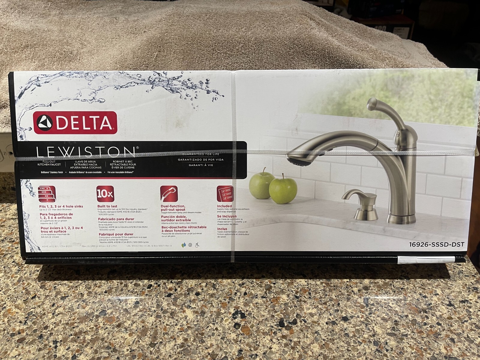 NEW!! Delta Lewiston Pull Out Kitchen Faucet w/ Soap Dispenser 16926