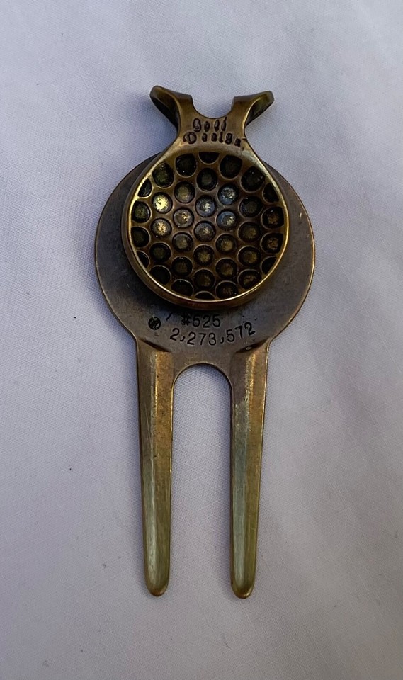 The Par Partner Divot Tool w/ Ball Marker