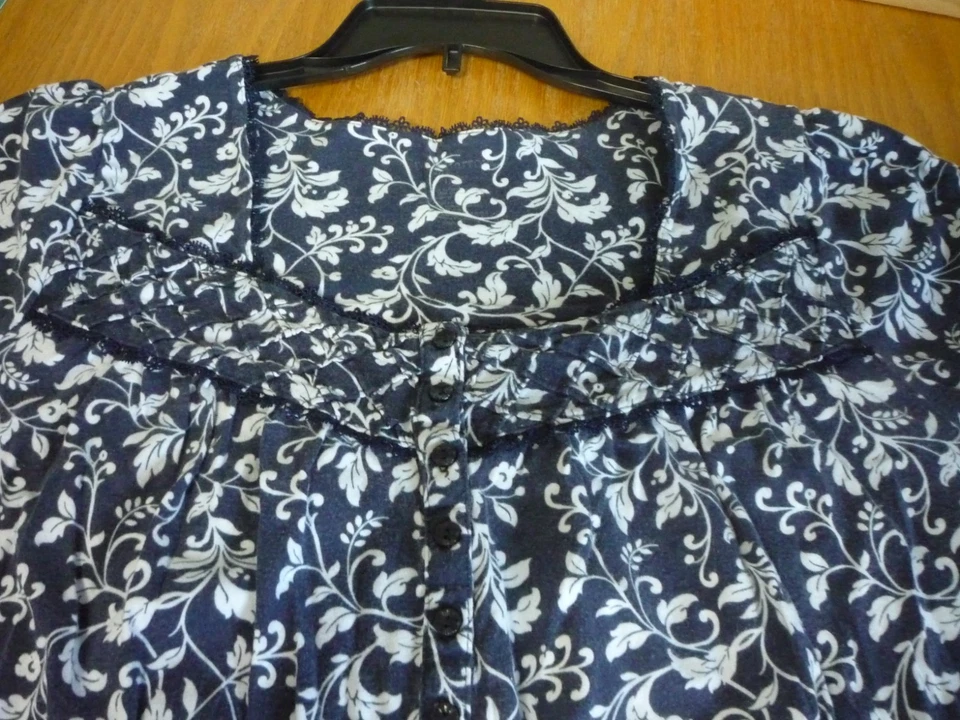 Женская ночная рубашка с длинным рукавом Croft & Barrow размер 1X синий с цветочным рисунком - Изображение 3 из 4