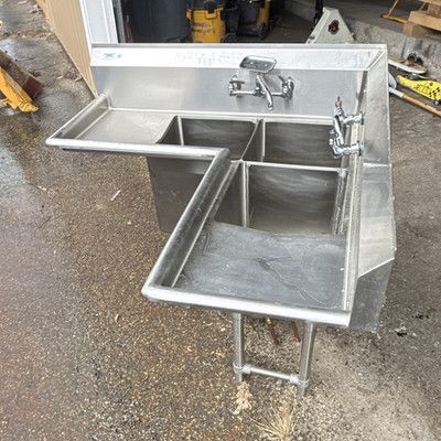 T&S Brass 3-Comp Corner Sink 2 Drainboards 16 Ga NSF 48in 00503114114C
