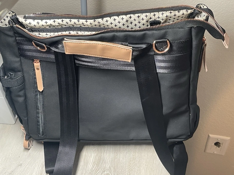 Bolso Mochila Bebé Pañal Pivote Inferior Petunia Pickle Negro/Gris con Cambiador Foto 3 de 4