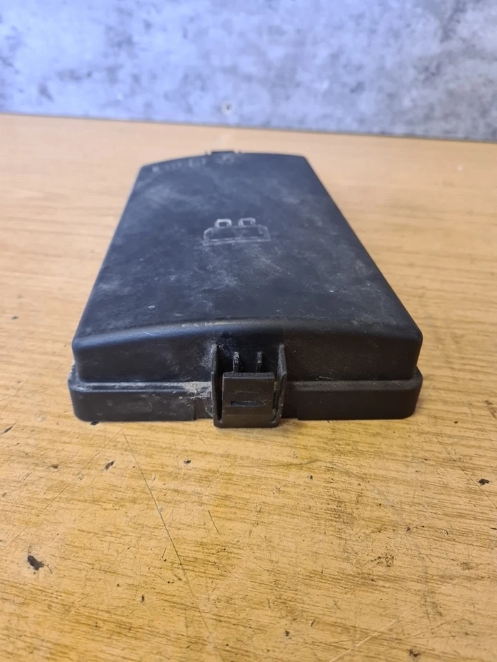 2014 VOLKSWAGEN GOLF MK7 1.2 PETROL CJZB FUSE RELAY BOX LID COVER 5Q0937132A - Image 4 of 4