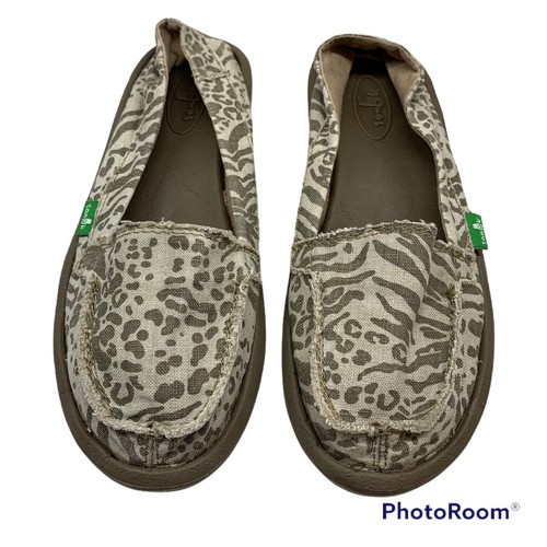 leopard print sanuks