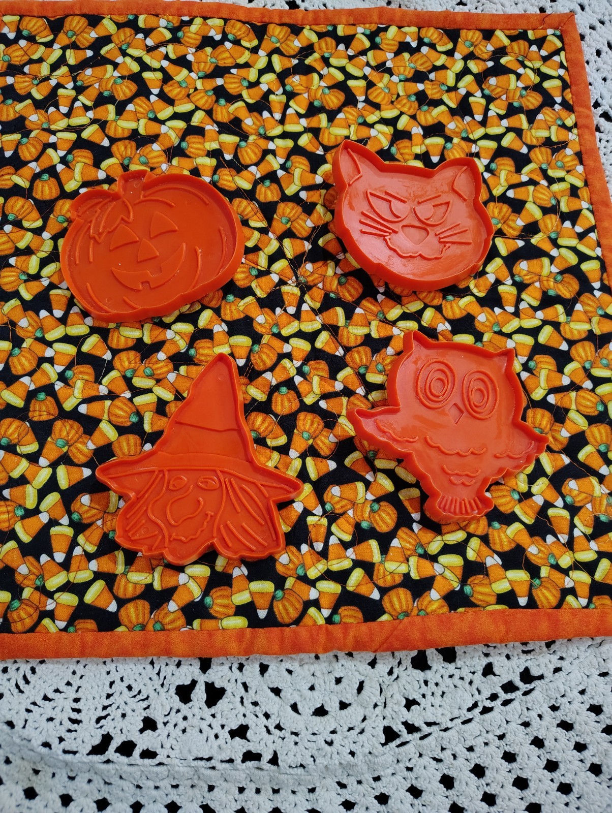 lot of vintage Halloween cookie cutters pumpkin owl cat witch