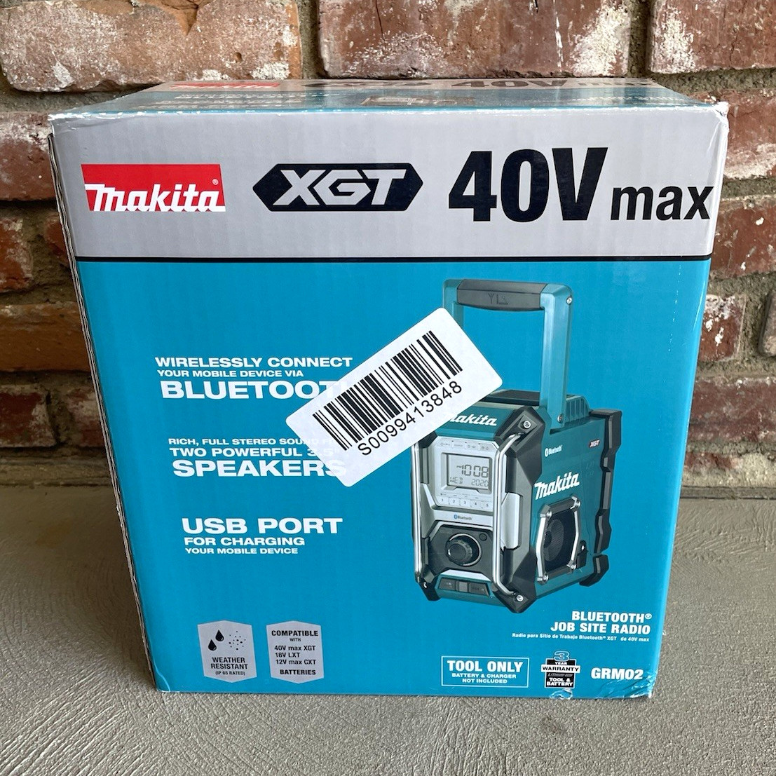 Makita XGT 40V max GRM02 Bluetooth Job Site Radio Speaker w/ USB Charging