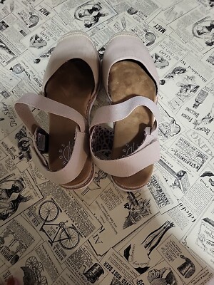 BOBS Skechers Ladies Closed Toe Sandals With Memory Foam Size 8