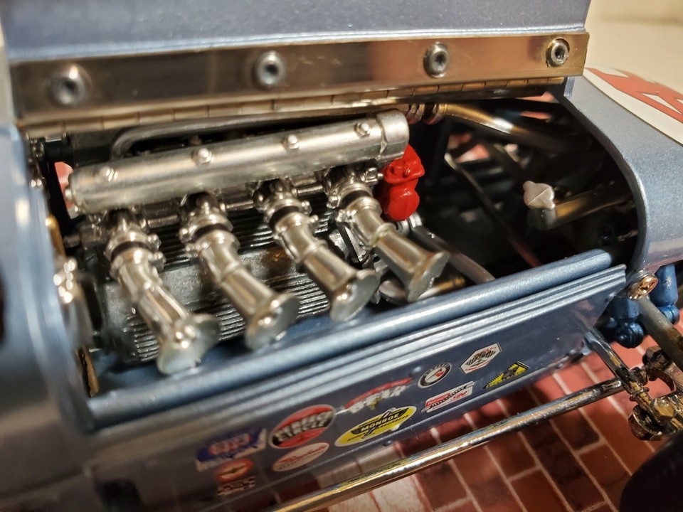 CAROUSEL 1 1/18 SCALE WATSON INDY ROADSTER 1961 INDY 500 WINNER A J