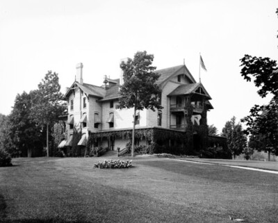 Residence of L.Z. Leiter in Lake Geneva, Wisconsin 1898 Photo