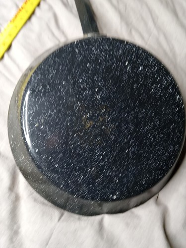 Vintage Enamelware Cowboy Camping Fry Pan Skillet 115 Diam. Metal Black Speckled - Picture 11 of 12