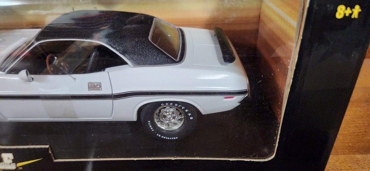 Ertl/'70 Dodgeダッジ Challengerチャレンジャー 1/18 Ertl/'70 Dodgeダッジ Challengerチャレンジャー 1/18 - メルカリ