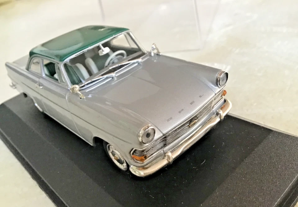 1/43 Minichamps OPEL REcord. Coupe, silver, dark green roof, mint,++ ! - Image 3 of 4