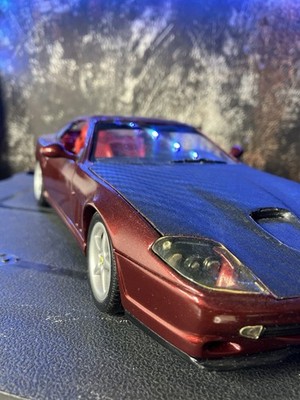 Hot Wheels Ferrari 550 Maranello Modellautos 1:18 / Modellauto