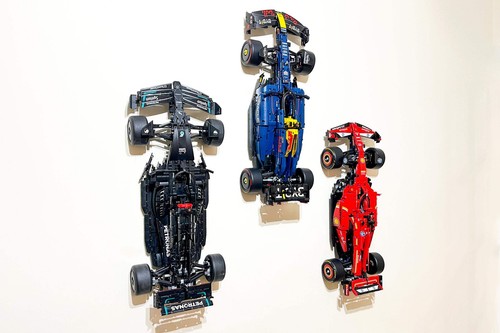 Wall Mount Bracket (vertical) for LEGO Technic Mercedes W14 F1 car (set 42171) - Picture 4 of 9