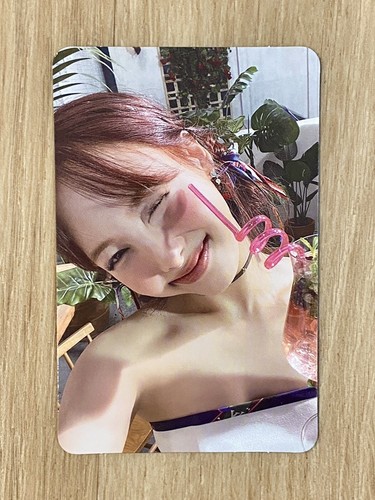 Zweimal 10. Mini Album Taste of Love offizielle Fotokarte [Nayeon] - Bild 1 von 2
