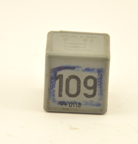 VW AUDI SEAT SKODA STEUERGERÄT MOTOR 109 RELAIS 1J0906381 A