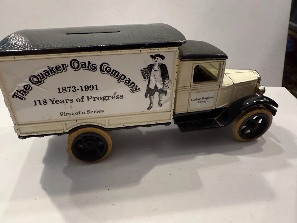 Camión motor Hawkeye 1931 banco de monedas Quaker Oats 118 años de progreso ERTL Foto 4 de 4