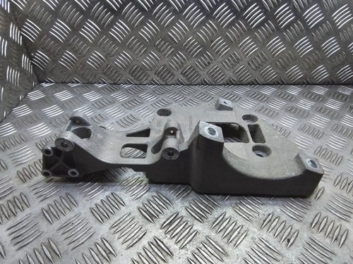 VW PASSAT B6 3C2 Generatorhalterung 06f903143f 2.00 Petrol 110kw 2008 25217972