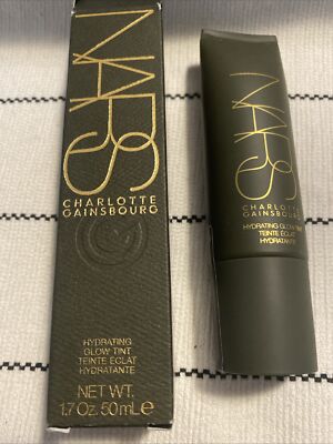 NARS Charlotte Gainsbourg Hydrating Glow Tint 1.7 Oz Medium 6999 Read Descripció