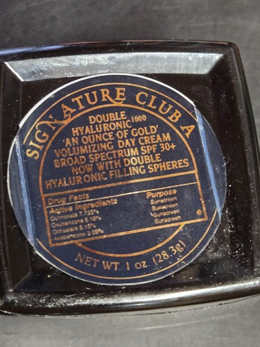 Signature Club Ein doppeltes Hyaluron eine Unze Gold volumisierender Tag mit LSF 30+