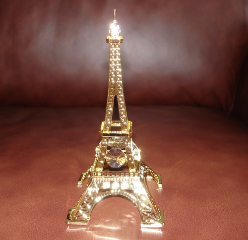 TORRE EIFFEL ~ FIGURA CHAPADA EN ORO 24K ADORNADA CON ELEMENTOS DE CRISTAL SWAROVSKI - Imagen 4 de 7
