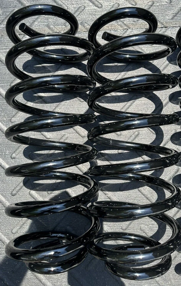 Par de muelles helicoidales traseros ProComp 4" elevación negros para Jeep Wrangler JL 19-2025 4 puertas Foto 2 de 2