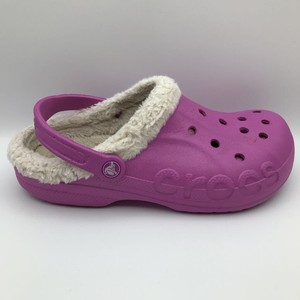crocs fur pink