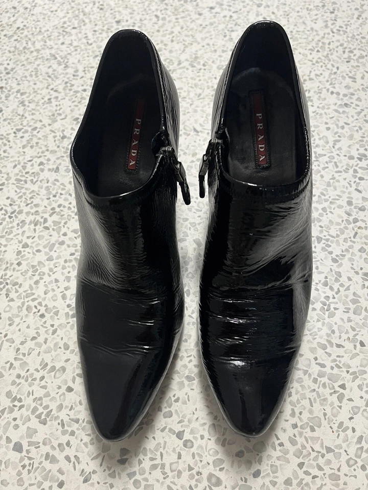 Prada Negro Charol Botín Tacón Cuña Punta Zapatos Italia Botas Cuero De Colección 37 Foto 3 de 4