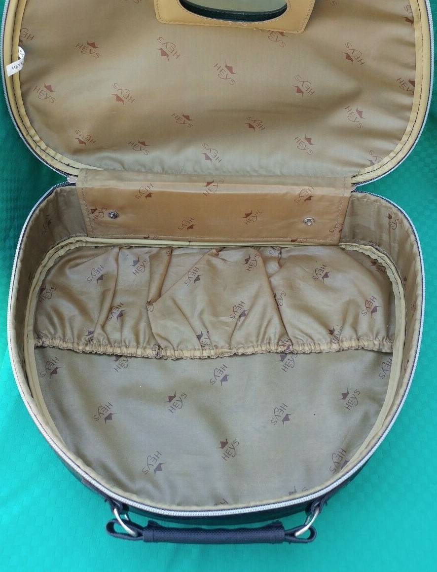 Heys USA Black Carry-On Beauty Case soft side zippered overnight luggage EUC