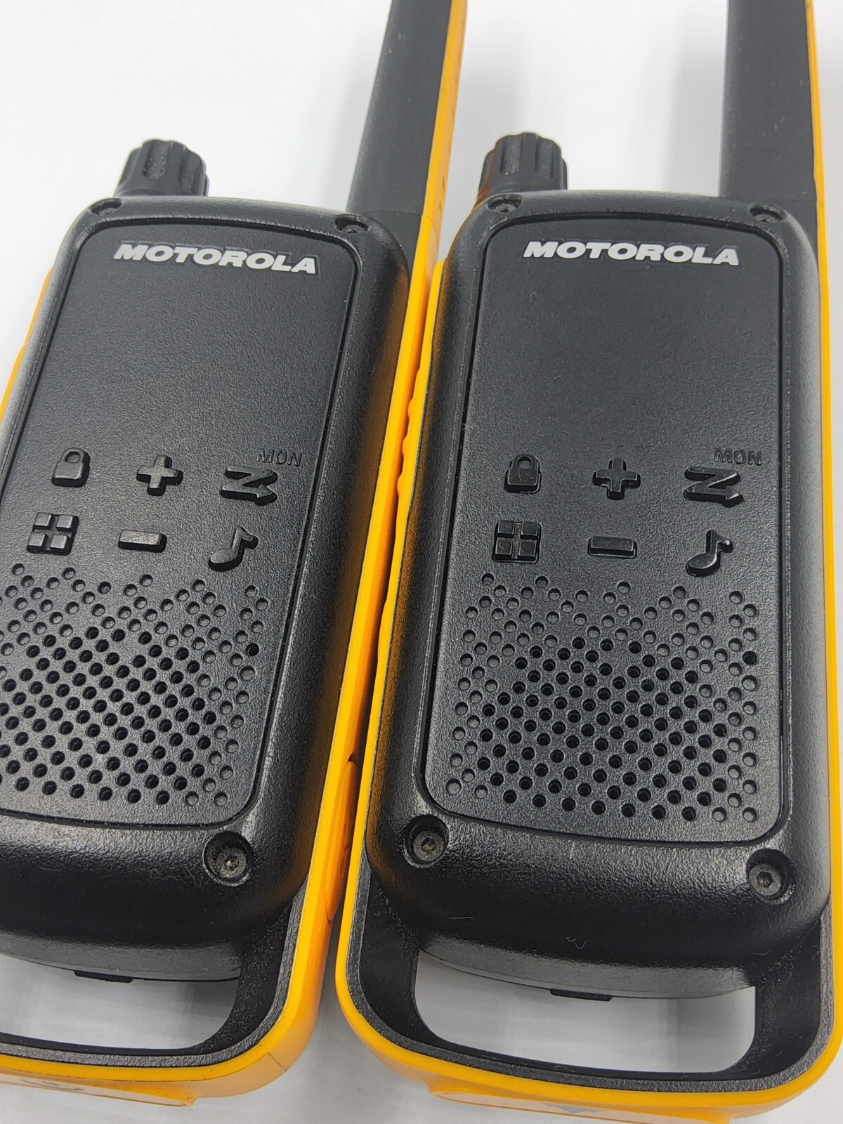 MOTOROLA T82 TALKABOUT EXTREME 2 WAY RADIOS 10KM RANGE, 8 CHANNELS