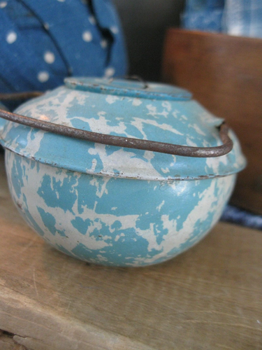 Antique Toy Tin Teapot Painted as Robin's Egg Blue Marble Graniteware - Picture 5 of 12