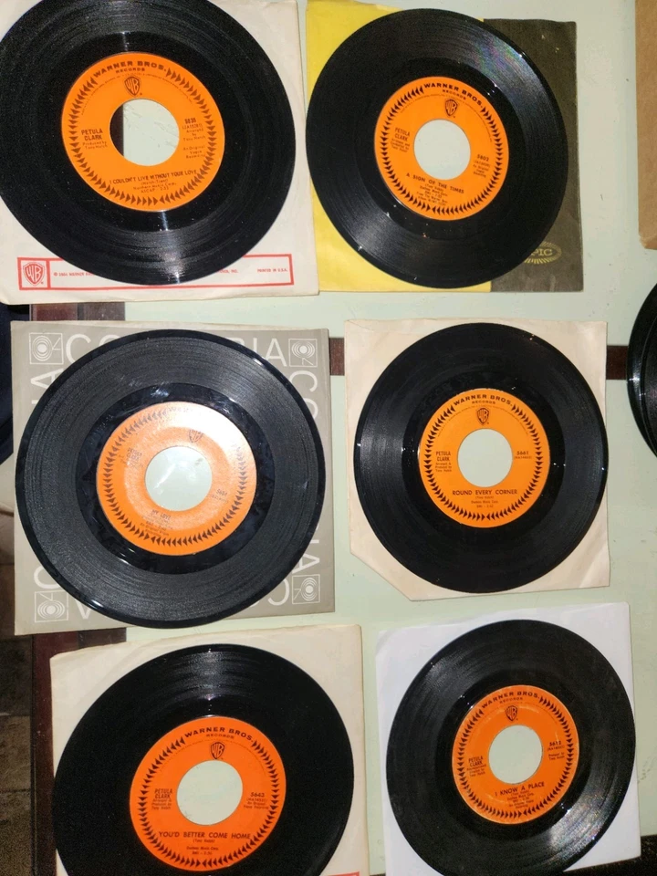 PET CLARK LOT of 17 different records (45s) from the 1960s PETULA Foto 3 de 4