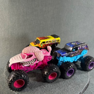 Monster Jam Trucks 1:64 Vehicle Lot Spin Master Mutt Poodle Classroom Crusher