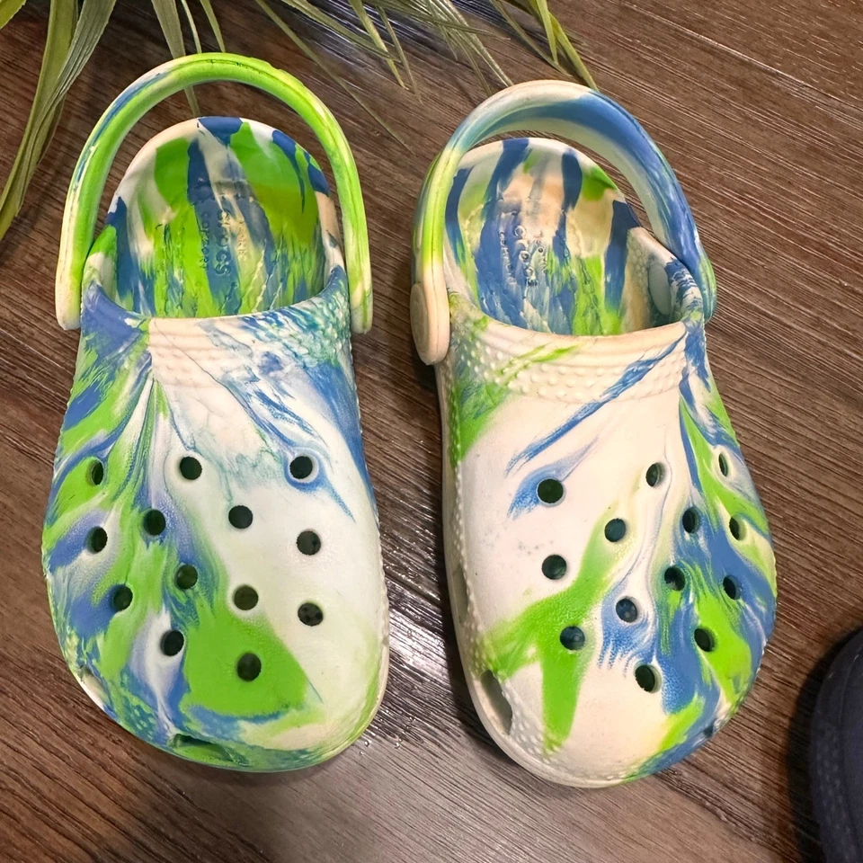 Crocs Paquete de 2 Zapatos Sin Cordones Bebé Talla C7 Azul Mármol Ligeros Cómodos Foto 2 de 4